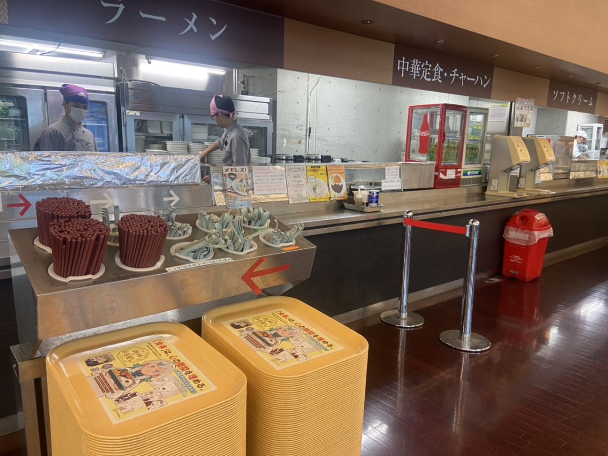 國學院大學渋谷キャンパスの食堂カウンター