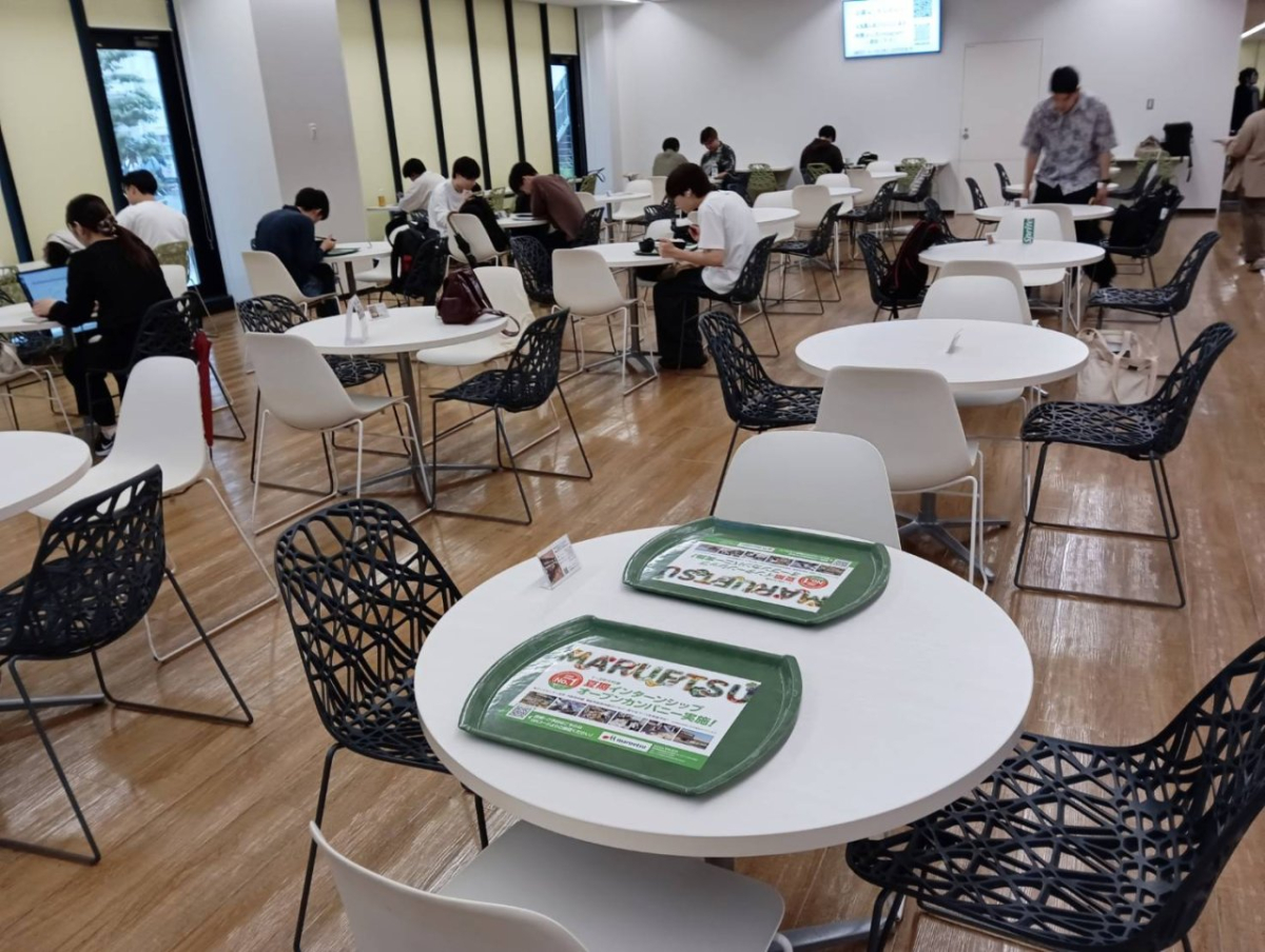 駒澤大学駒沢キャンパスの食堂風景