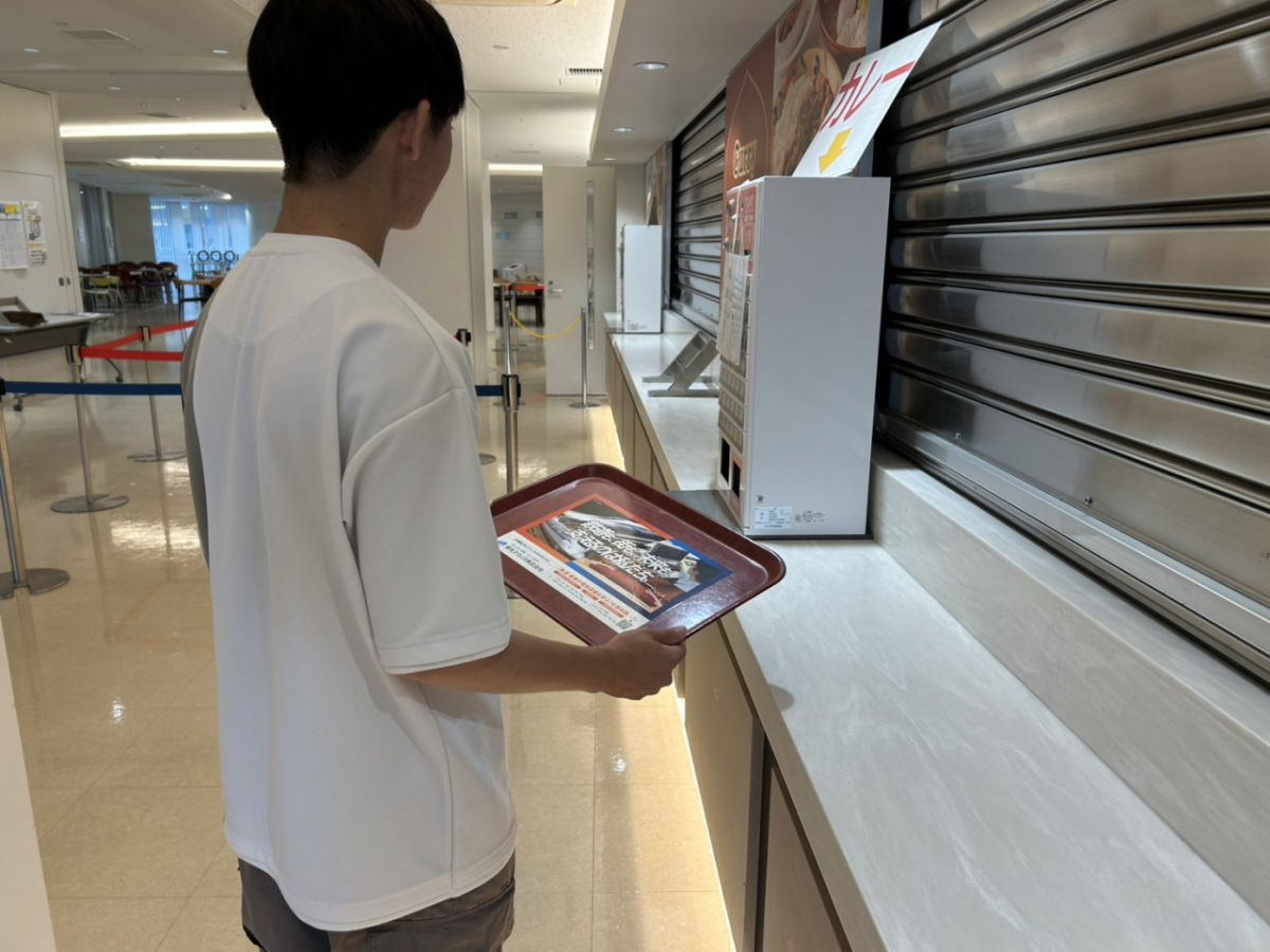 中京大学トレイ名古屋キャンパスでのトレイ広告