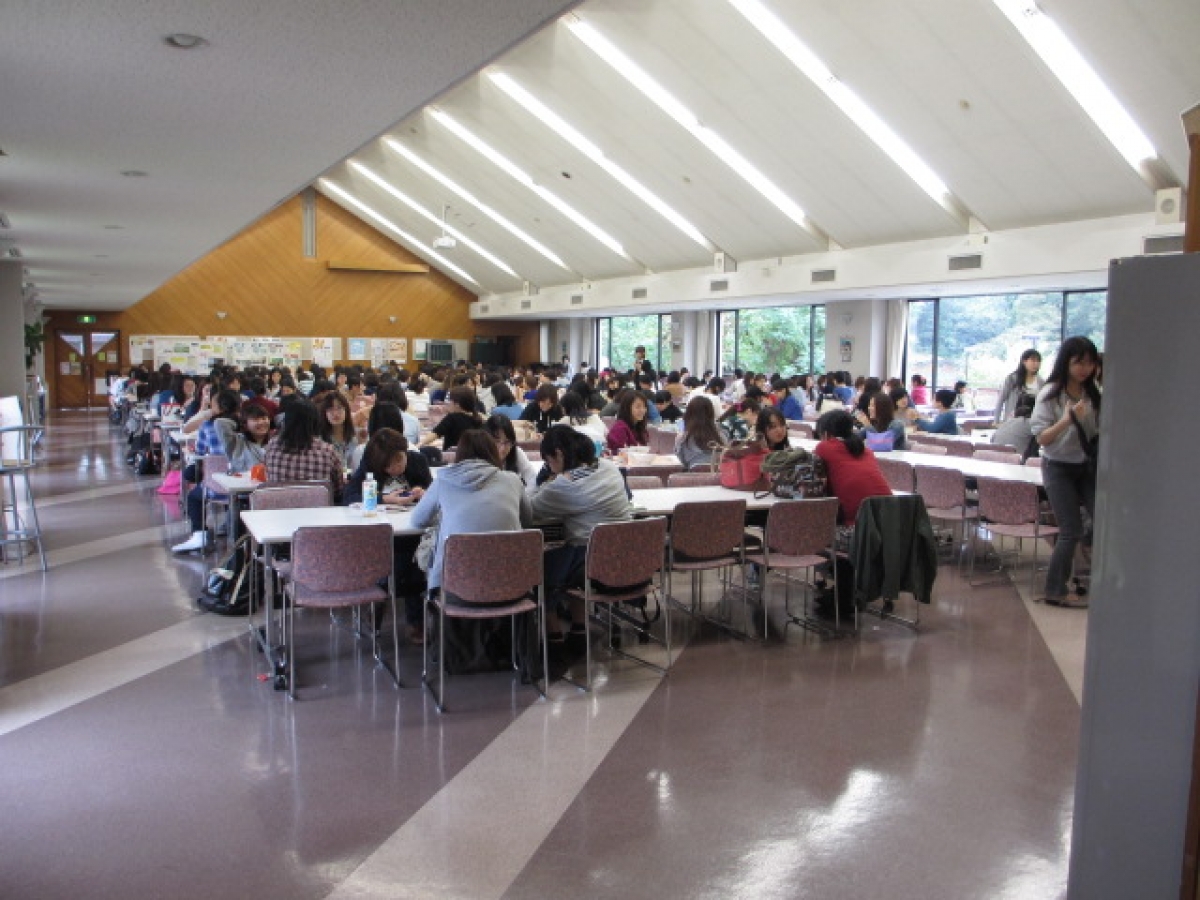 恵泉女学園大学の食堂