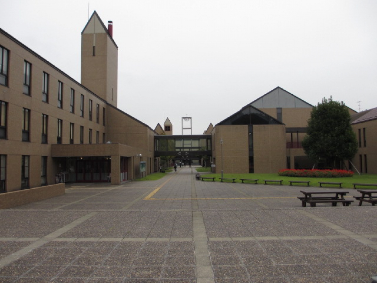 恵泉女学園大学の中庭