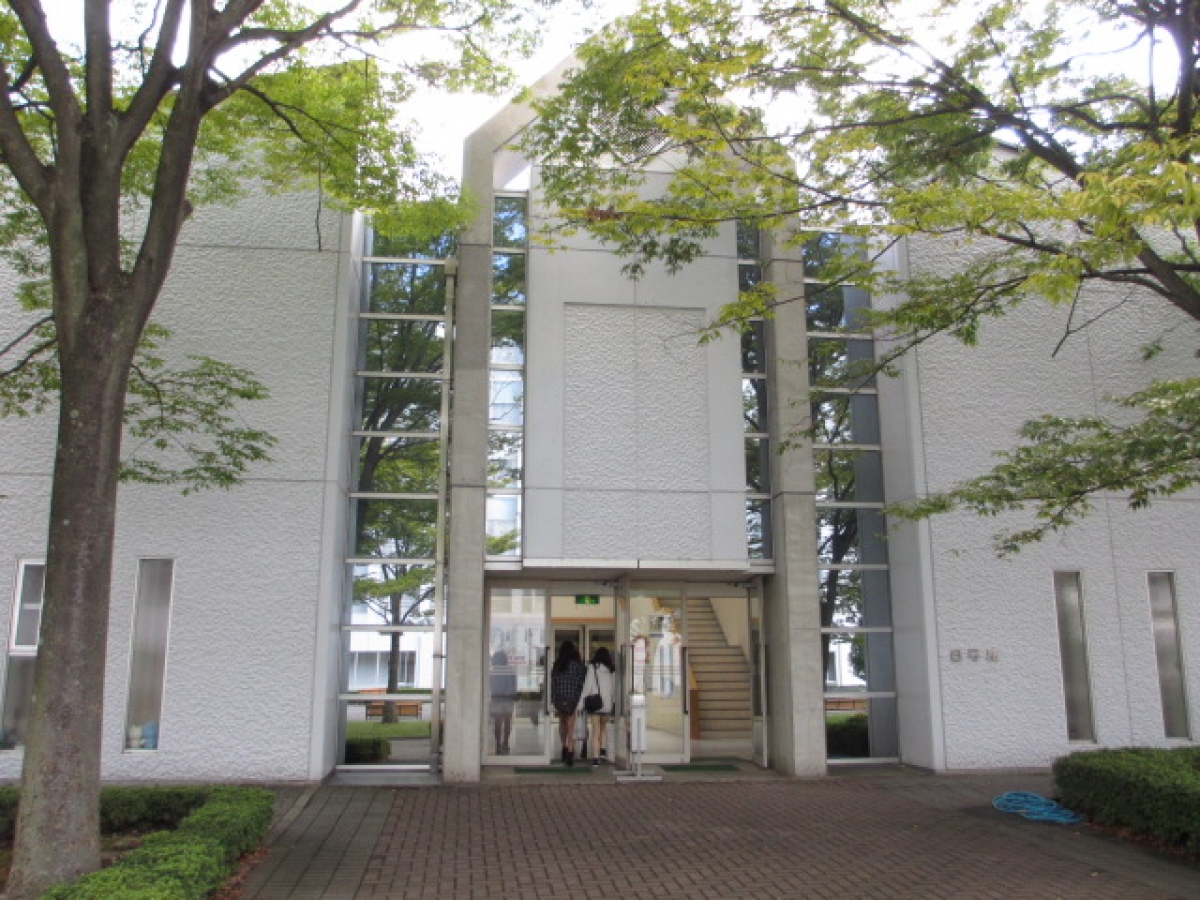 川村学園女子大学　8号館