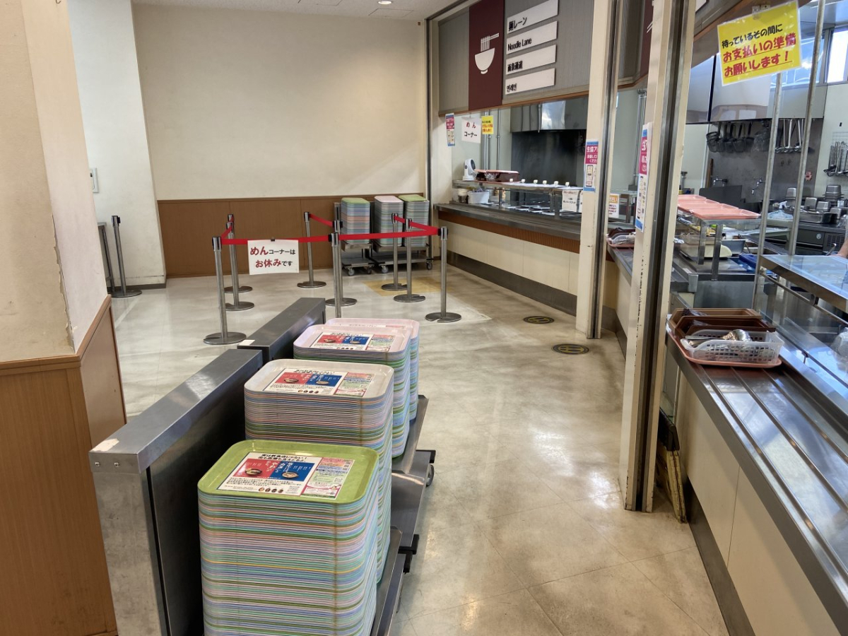 九州大学伊都キャンパスのメインダイニングでトレイ広告