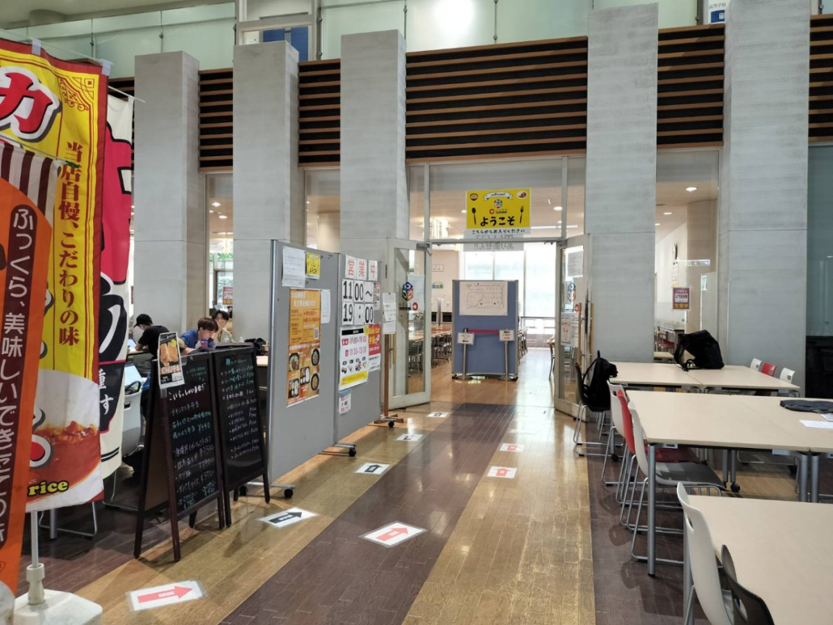中央大学後楽園キャンパスの食堂外観
