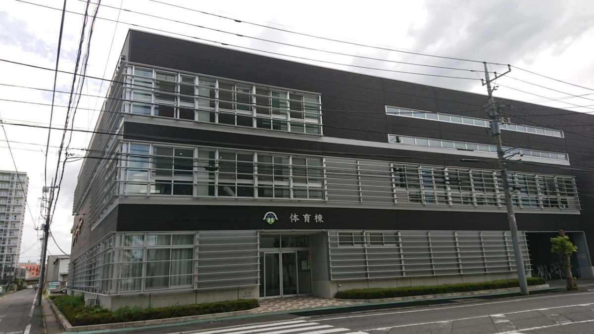 群馬パース大学 体育館 学内広告 比較 書店広告