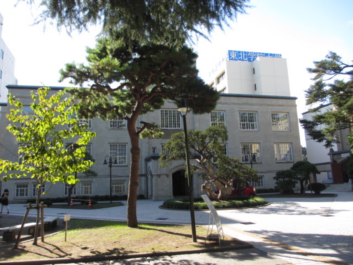 東北学院大学土樋キャンパスで広告