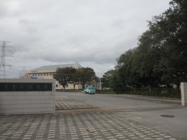 東京成徳大学 正門