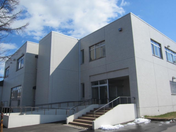 北海道教育大学釧路校の厚生棟 生協広告 比較