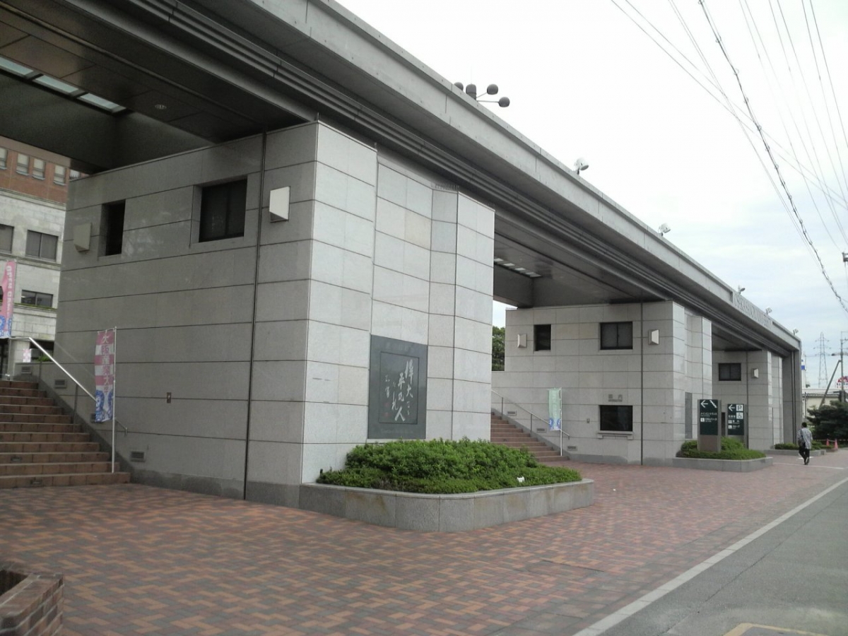 大阪産業大学の正門