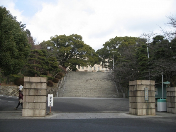 神戸大学 六甲台キャンパス 正門