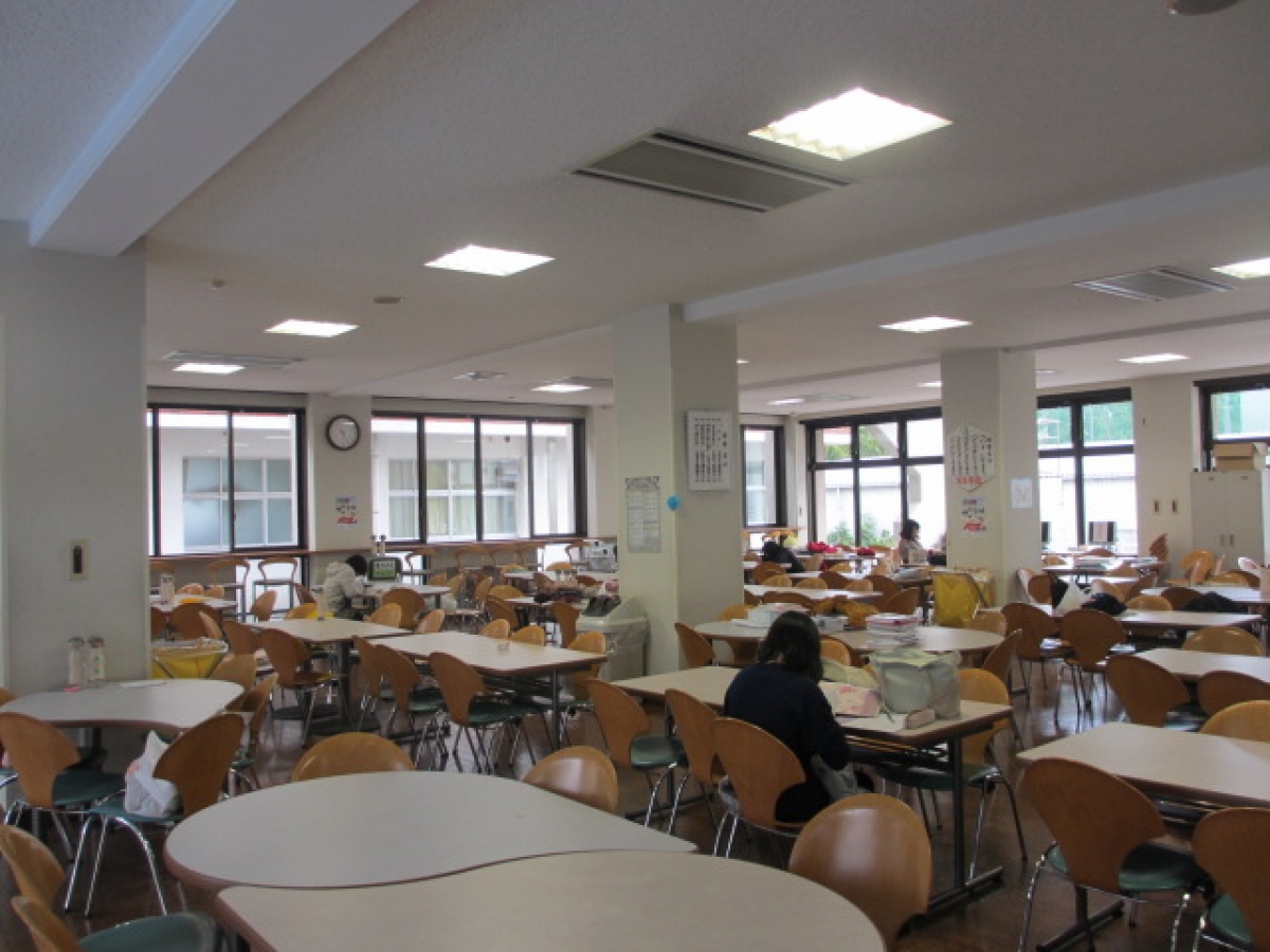 植草学園大学 学食2