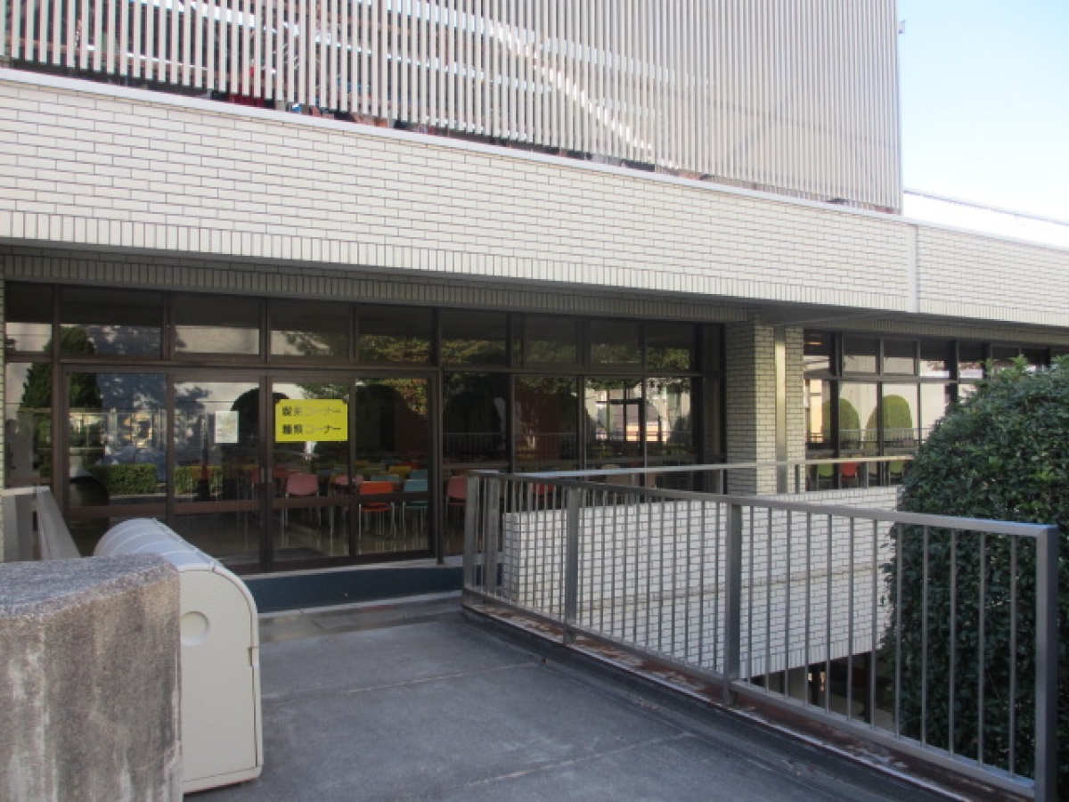 東海学園大学名古屋キャンパスで広告