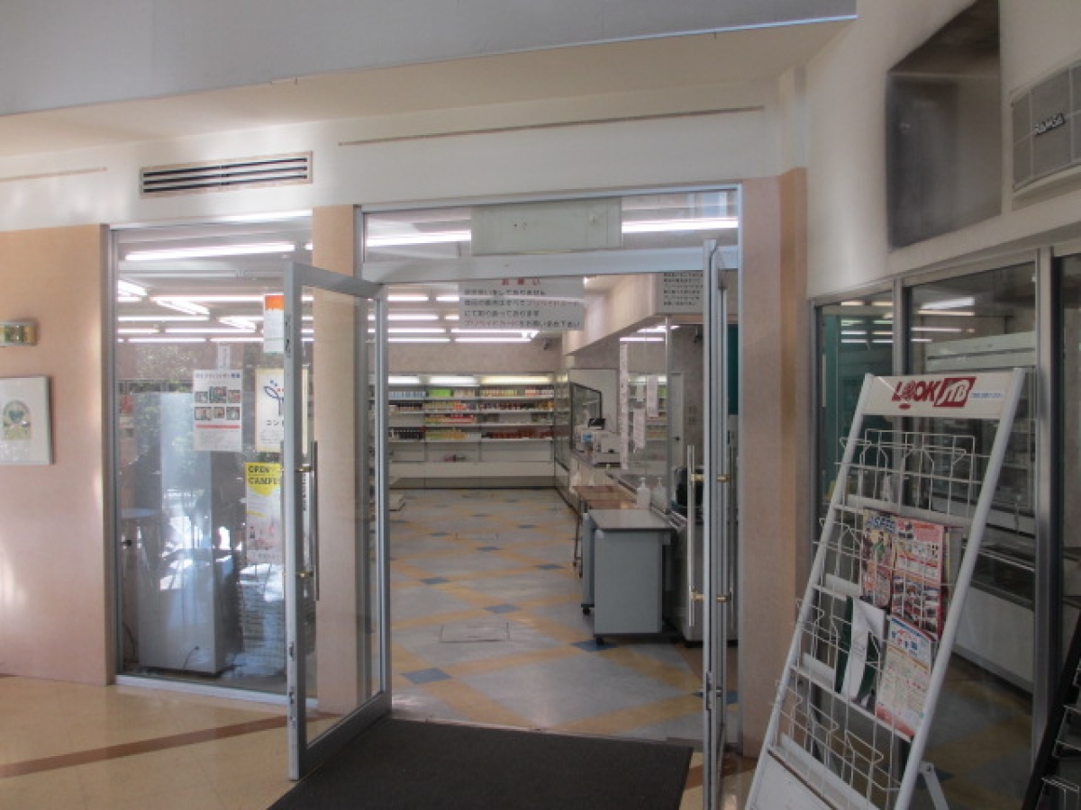 東海学園大学名古屋キャンパスで広告