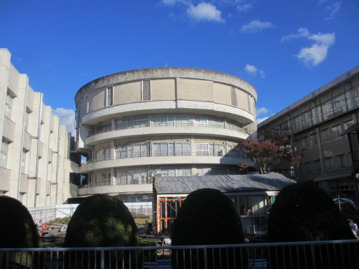 東海学園大学名古屋キャンパスで広告