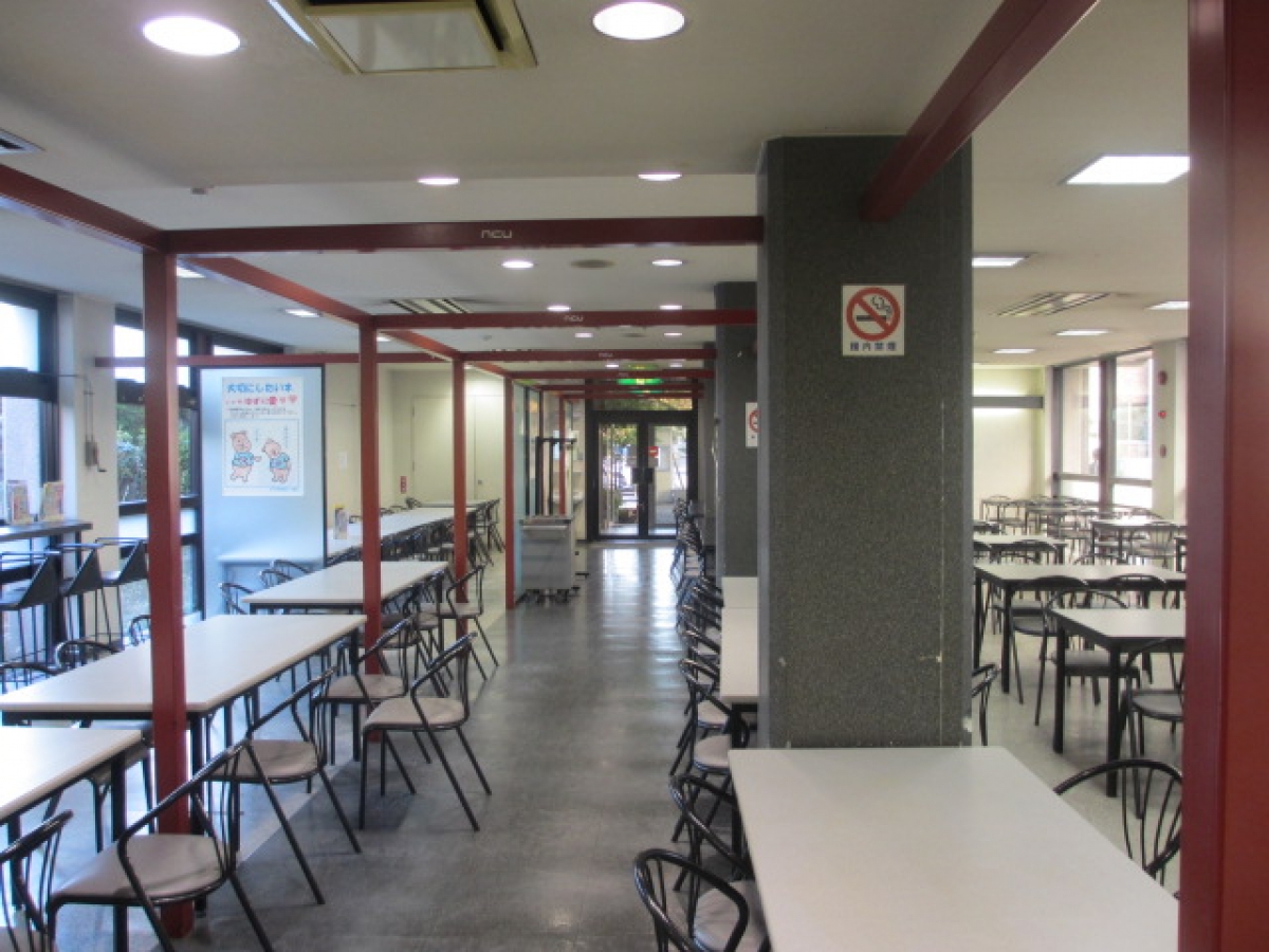名古屋市立大学　学食内観