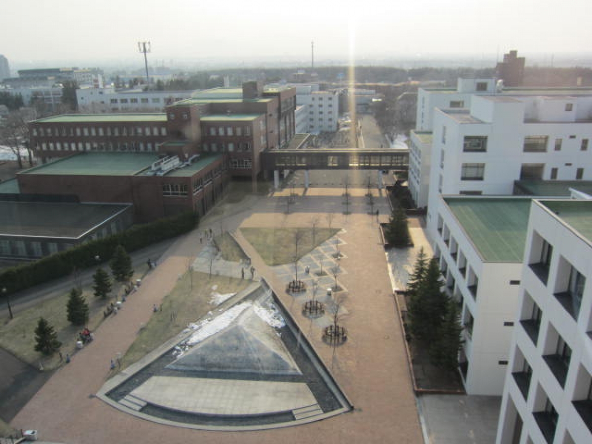 札幌学院大学のホールからの景色　学食広告　