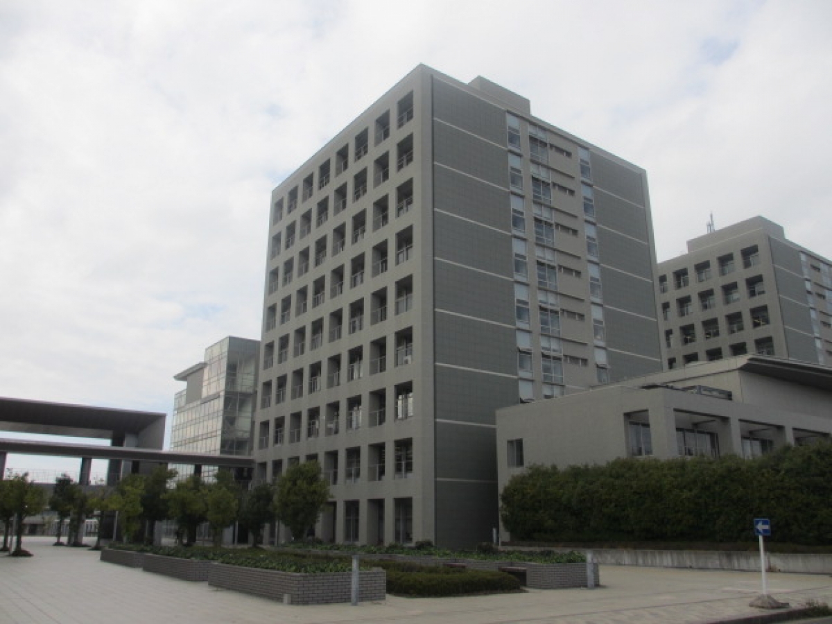 愛知県立大学長久手キャンパスで広告