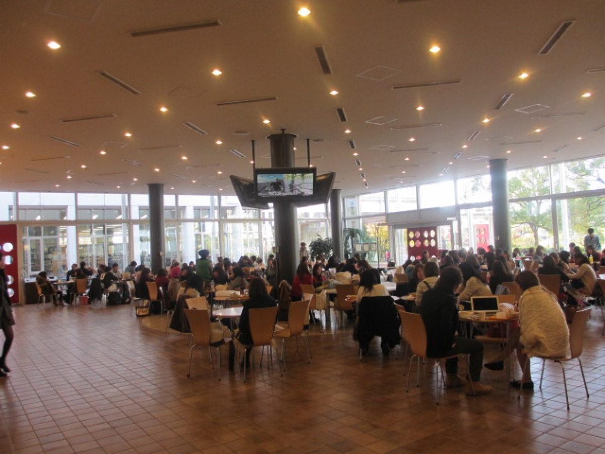 名古屋外国語大学で広告