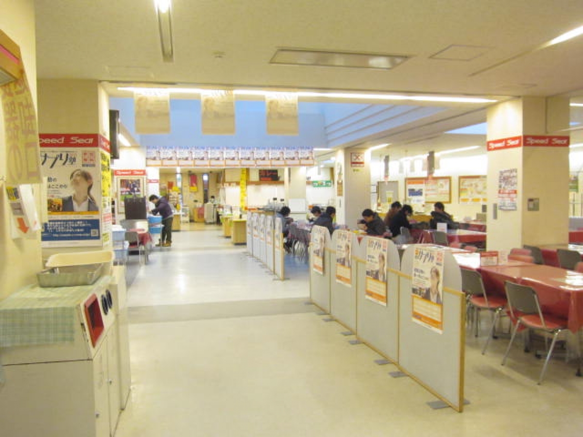 秋田大学手形キャンパスの食堂内