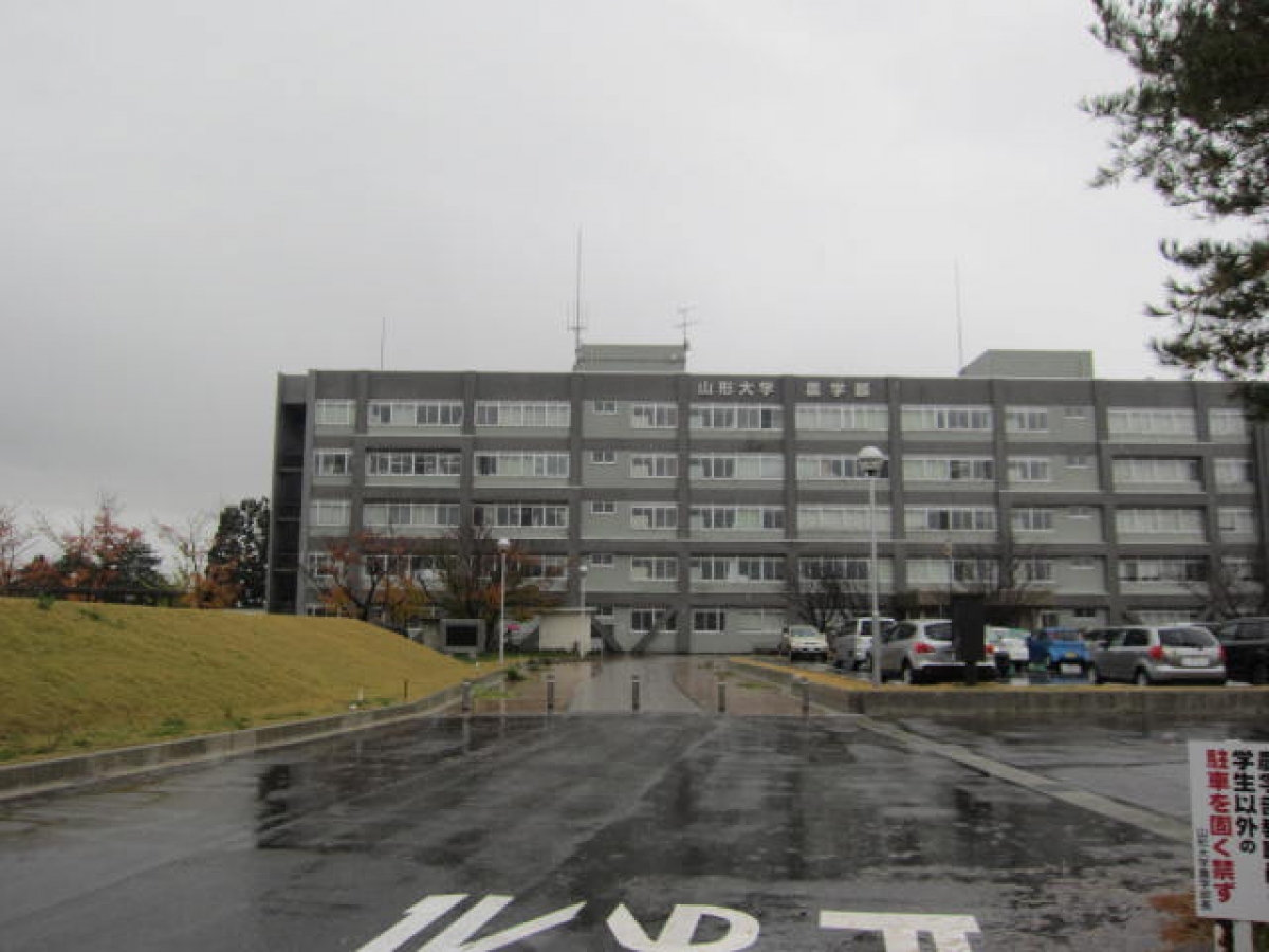 山形大学鶴岡キャンパスの校舎外観