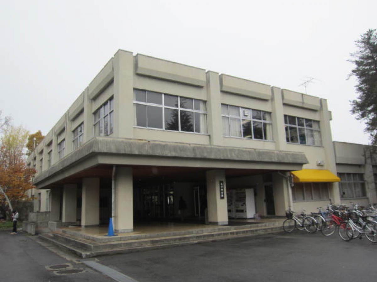 山形大学飯田キャンパスの医学部会館
