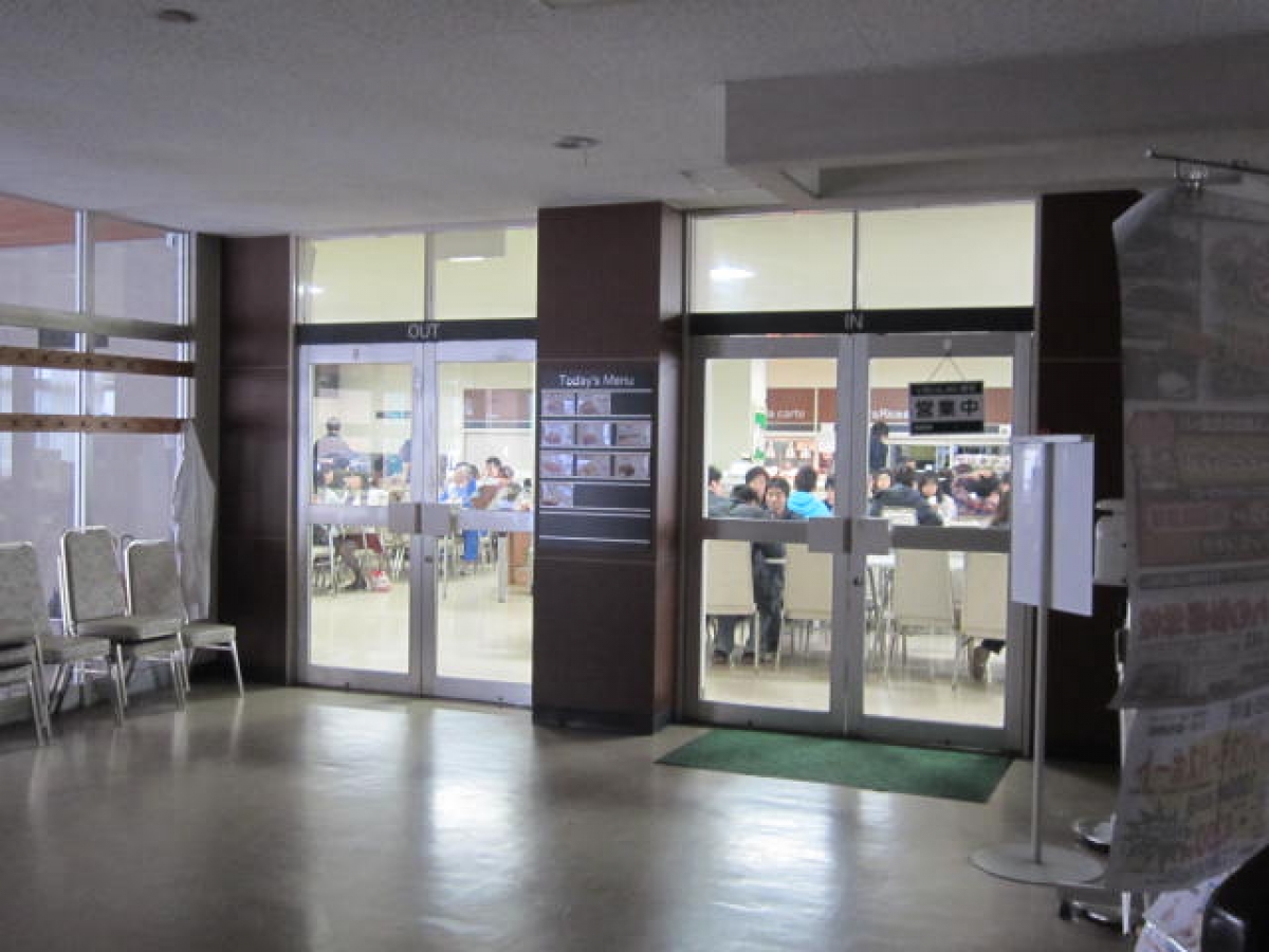 山形大学飯田キャンパスの食堂入口