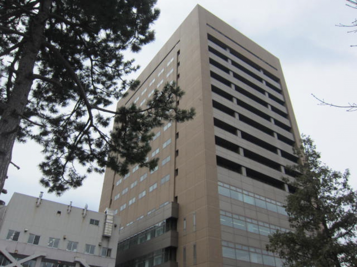 札幌医科大学の校舎　大学内広告　比較