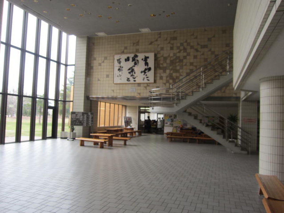 北海道教育大学札幌の食堂前ラウンジ　食堂広告　比較