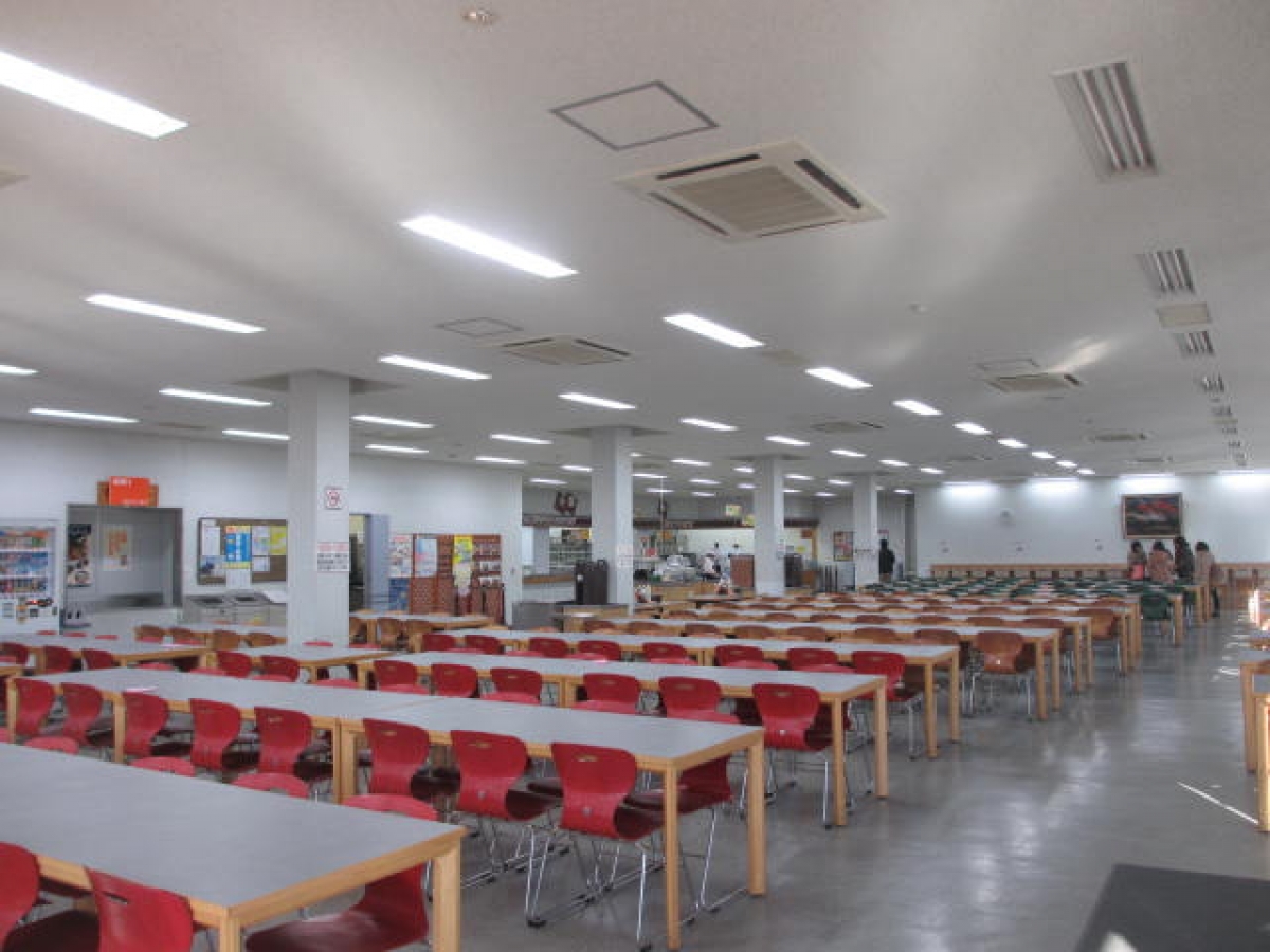 兵庫県立大学　姫路工学キャンパス　大食堂内観
