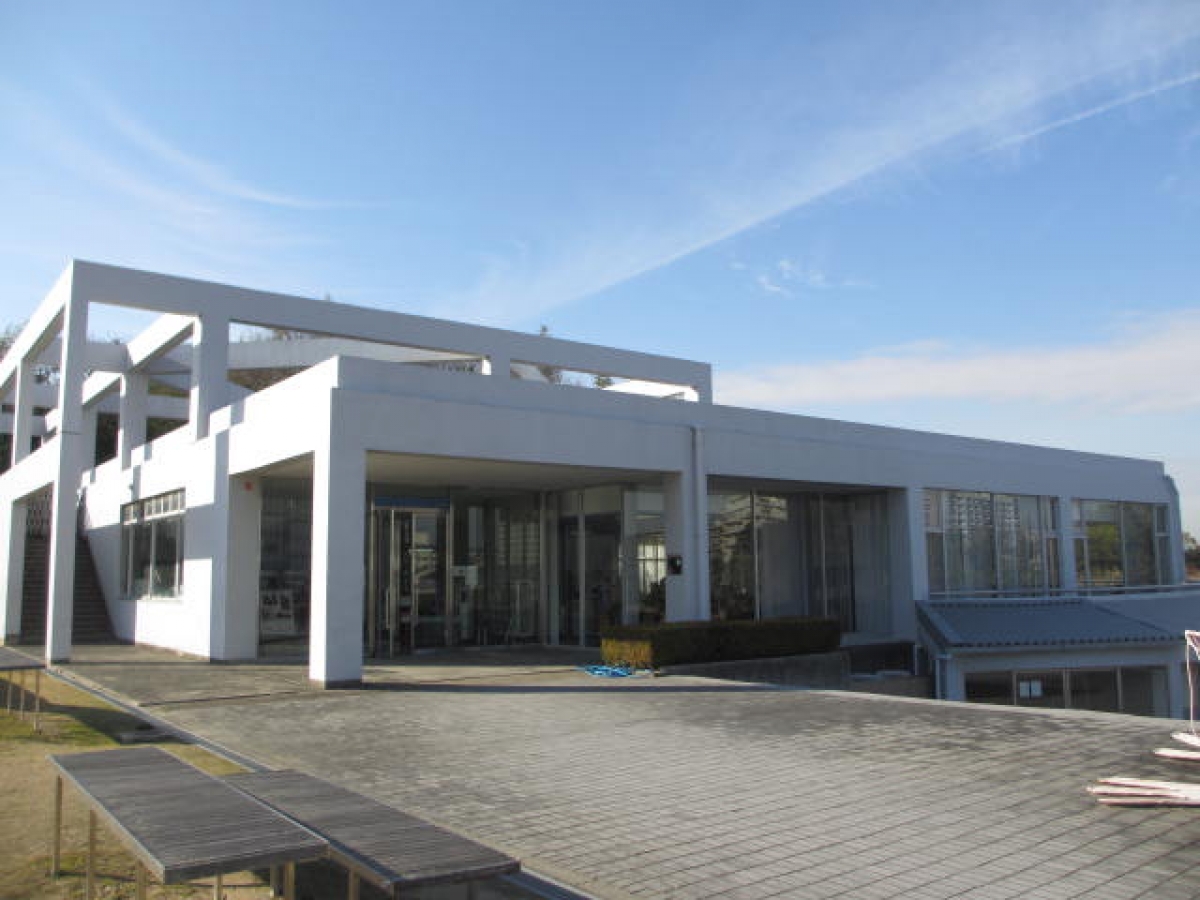 神戸芸術工科大学　厚生館