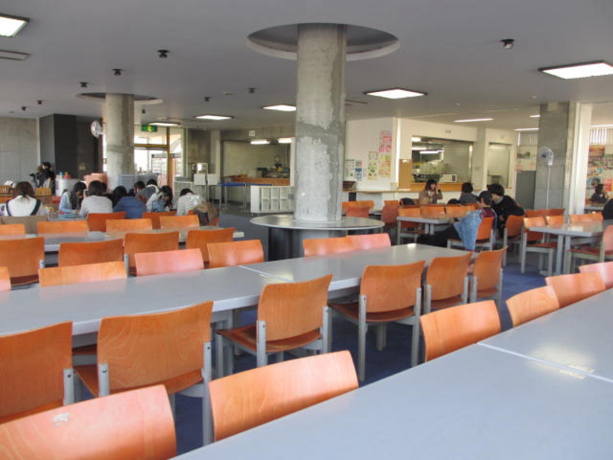 神戸芸術工科大学　食堂内観