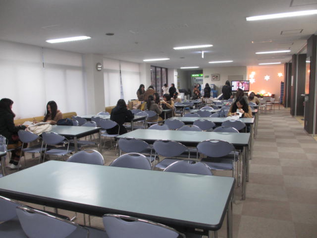 神戸女子大学　須磨キャンパス　ラウンジ