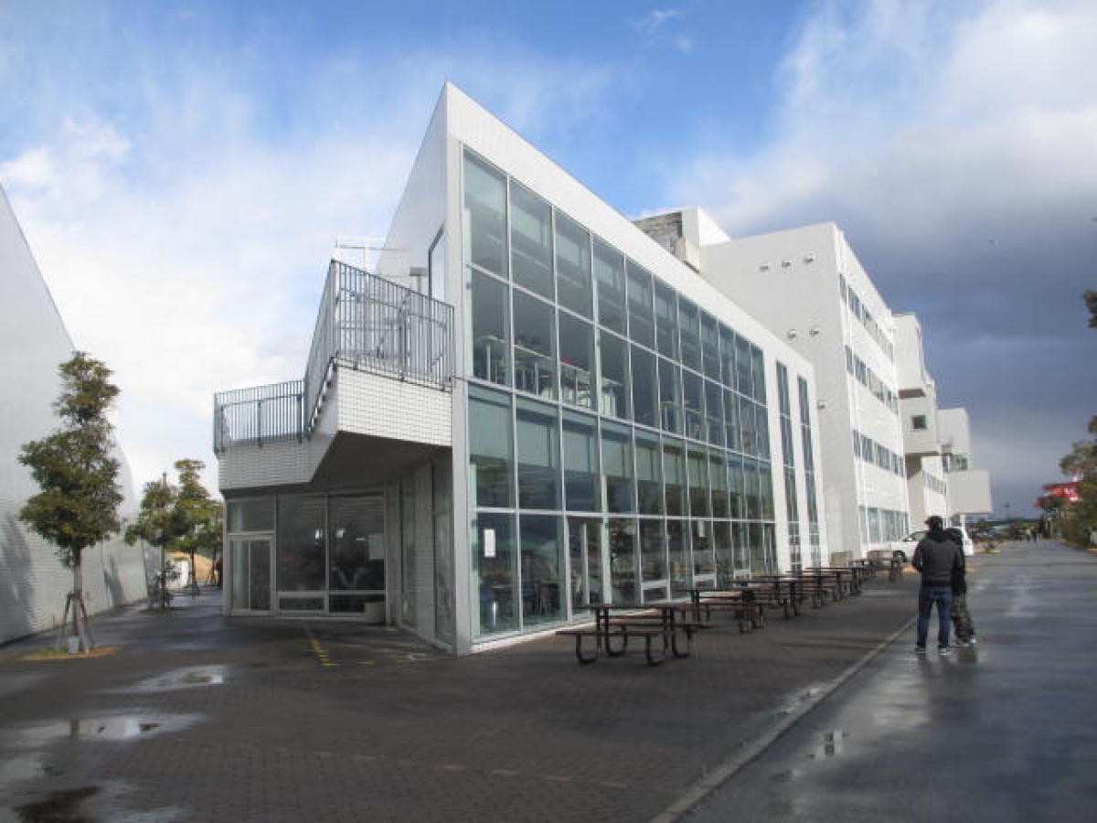 神戸国際大学　4号館外観