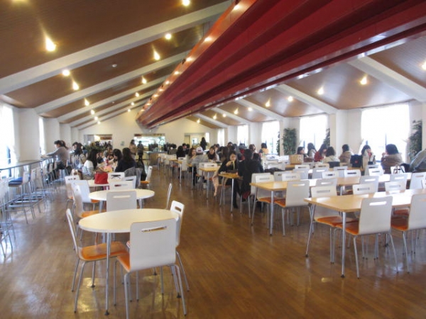 神戸松蔭女子学院大学 食堂「マーガレットダイニング」