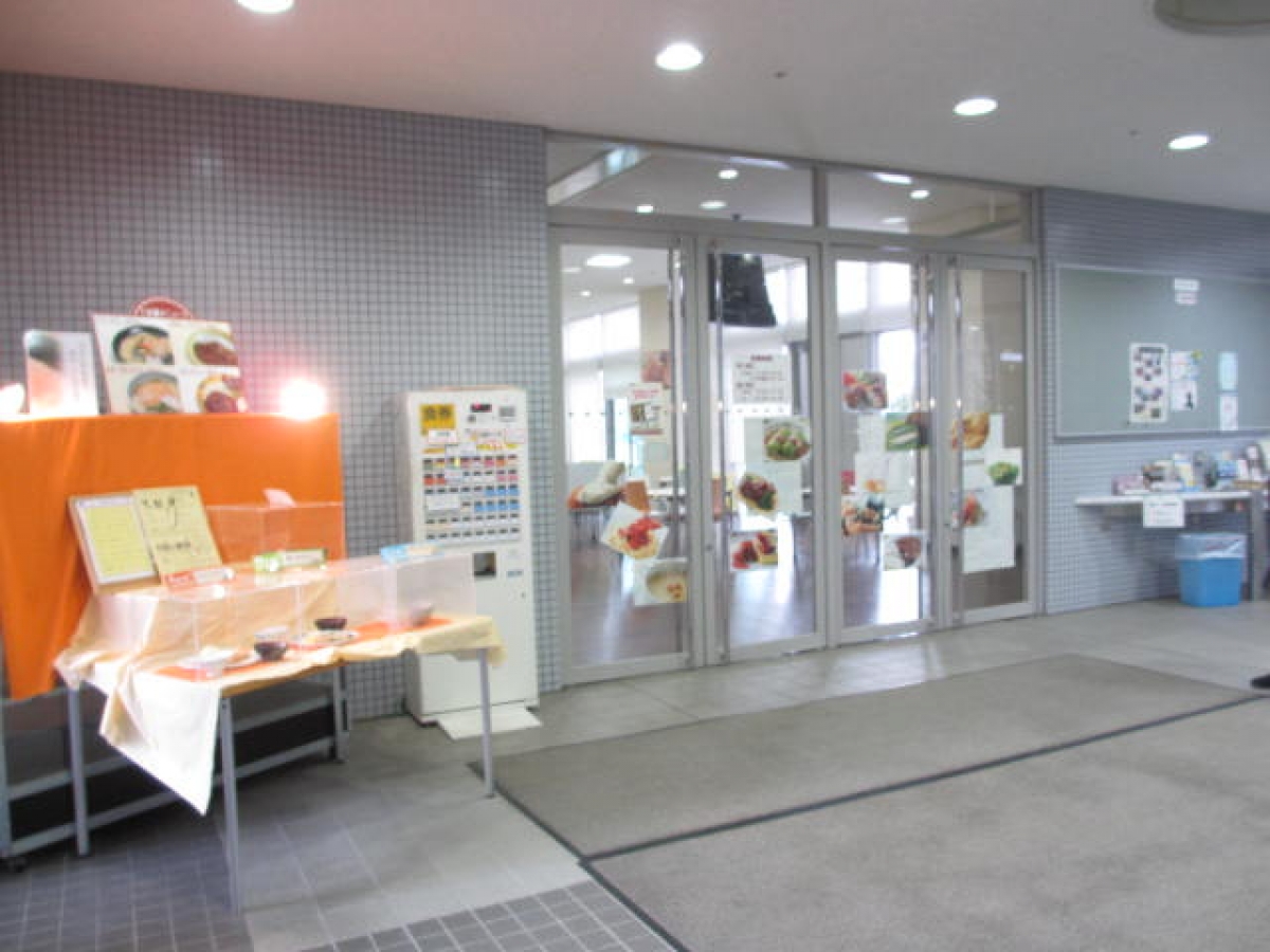神戸女子大学　ポートアイランドキャンパス　食堂入口