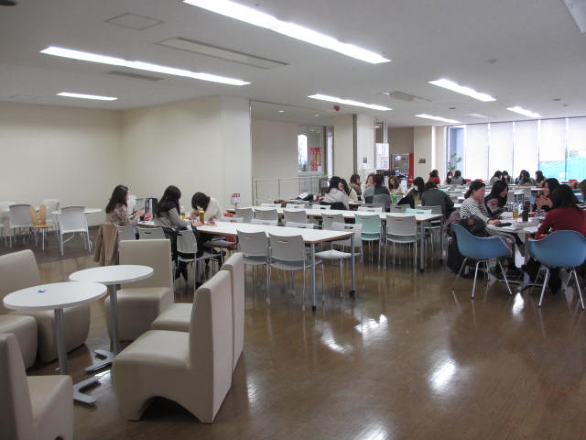神戸女子大学　ポートアイランドキャンパス　学生ホール
