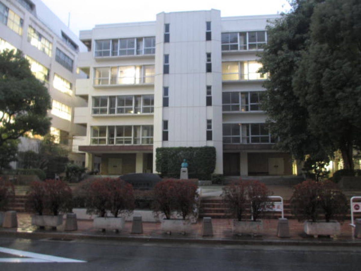 兵庫医科大学　2号館外観