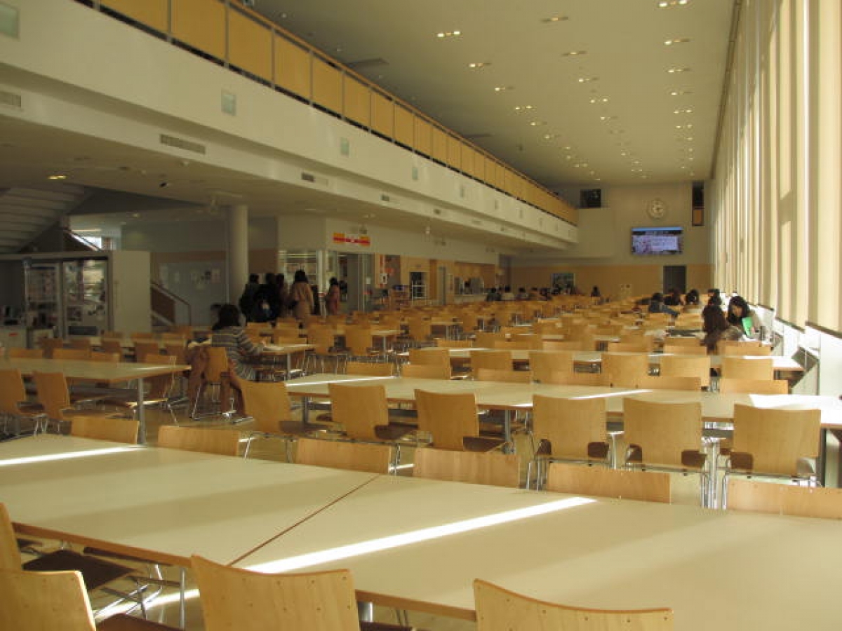 兵庫医療大学　食堂内観
