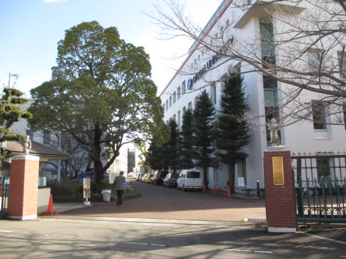 大手前大学さくら夙川キャンパスの正門
