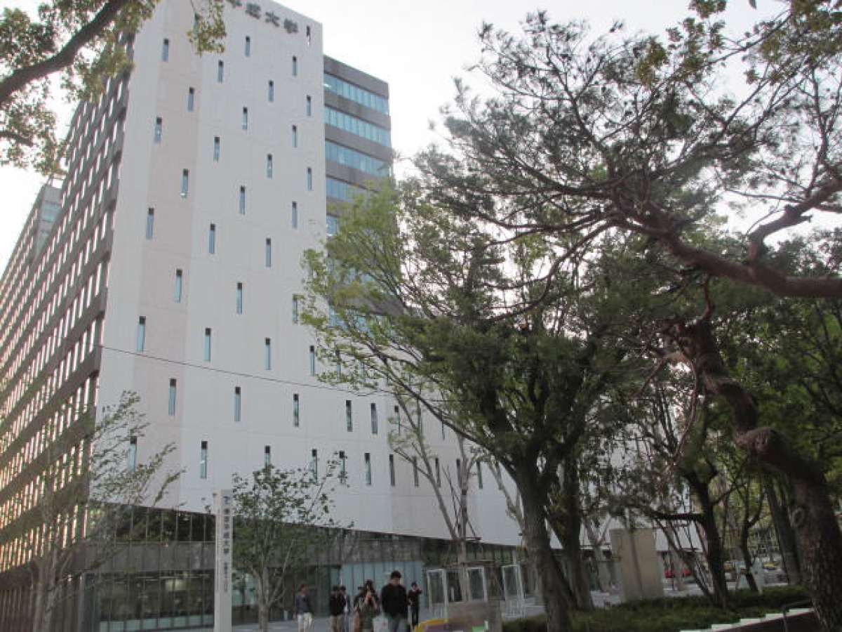 帝京平成大学中野キャンパスの通用口