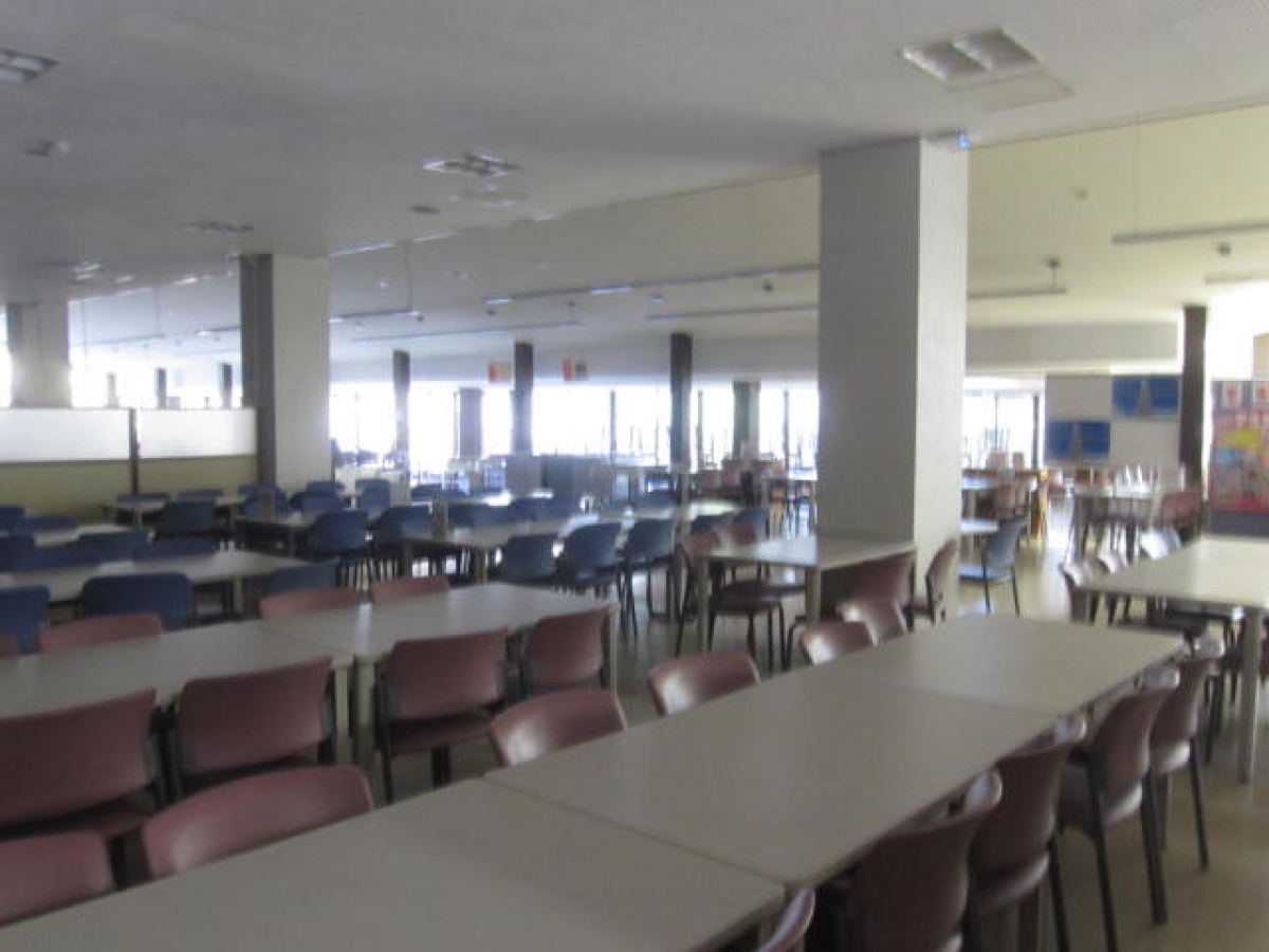 大阪大学箕面キャンパスの食堂内