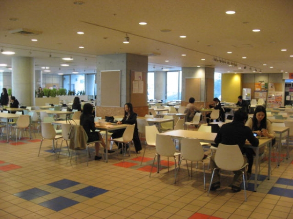 法政大学市ヶ谷キャンパスのボアソナード・タワー食堂