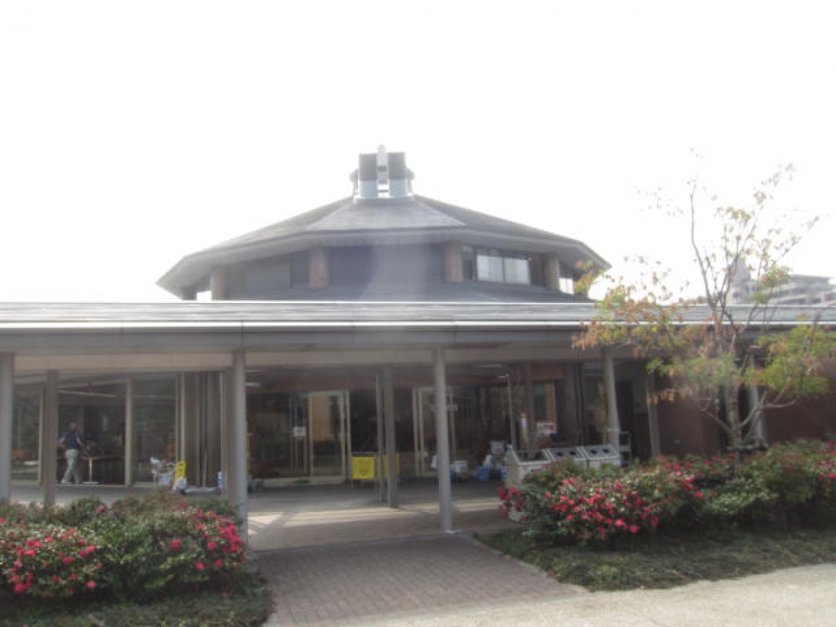 関西外国語大学中宮キャンパスの厚生南館