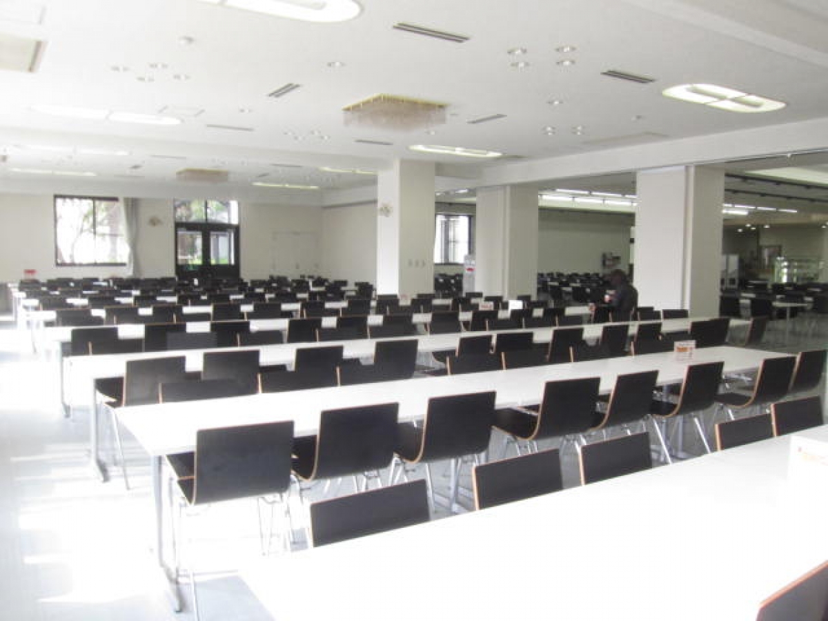 摂南大学枚方キャンパスの食堂内