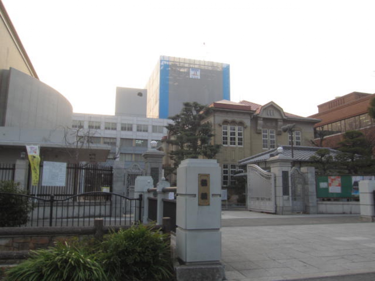 大阪樟蔭女子大学の正門