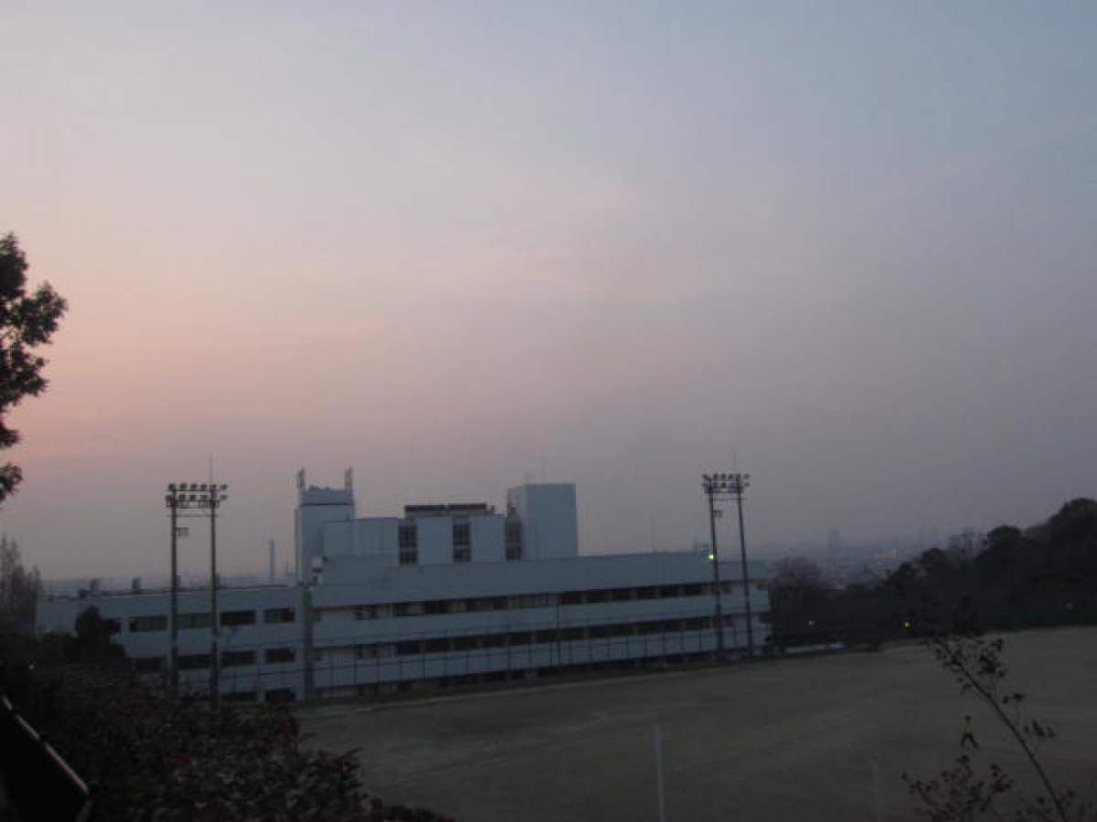 大阪経済法科大学花岡キャンパスの校舎外観