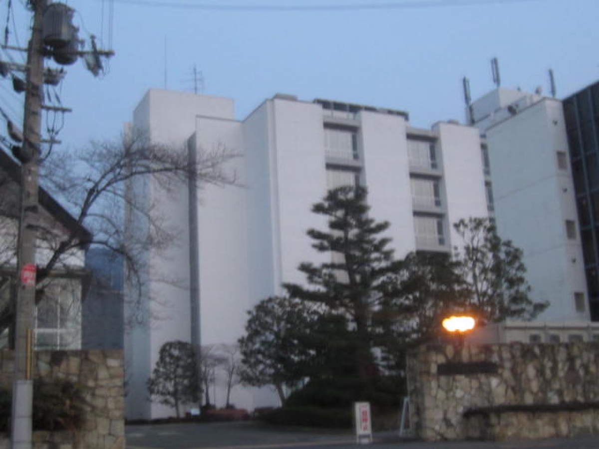 大阪経済法科大学花岡キャンパスの正門