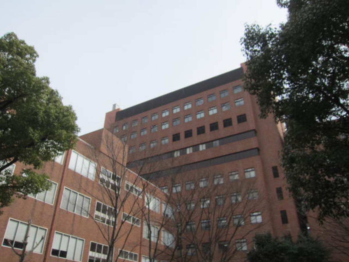 近畿大学大阪狭山キャンパスの校舎外観