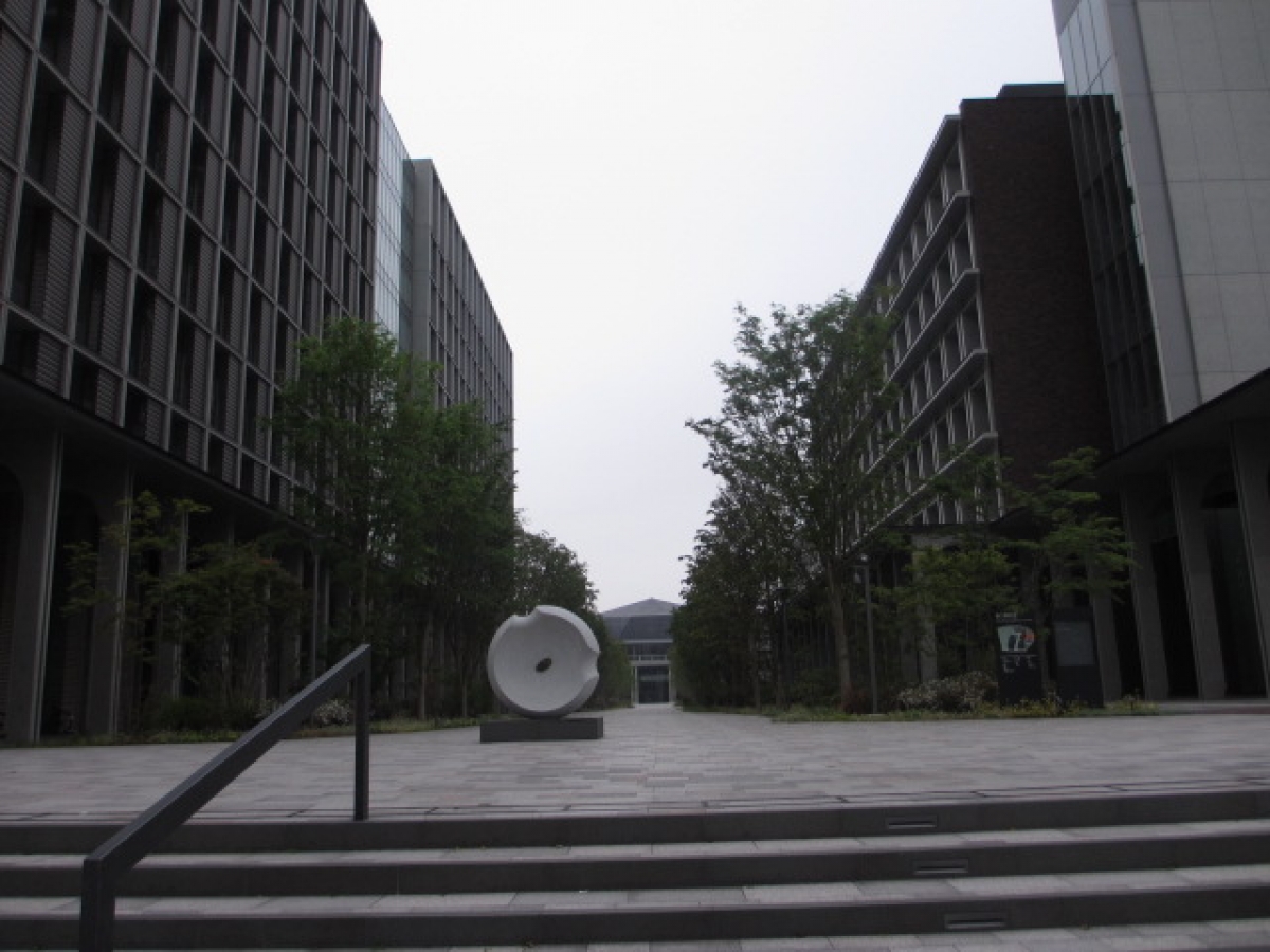 東京理科大学葛飾キャンパスの中庭