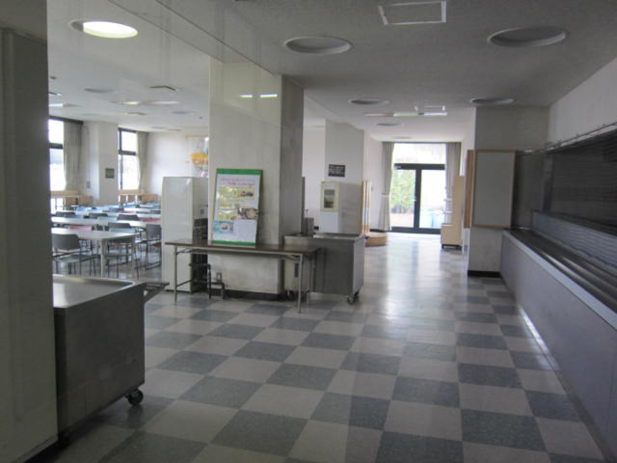 関西福祉科学大学・関西女子短期大学の食堂
